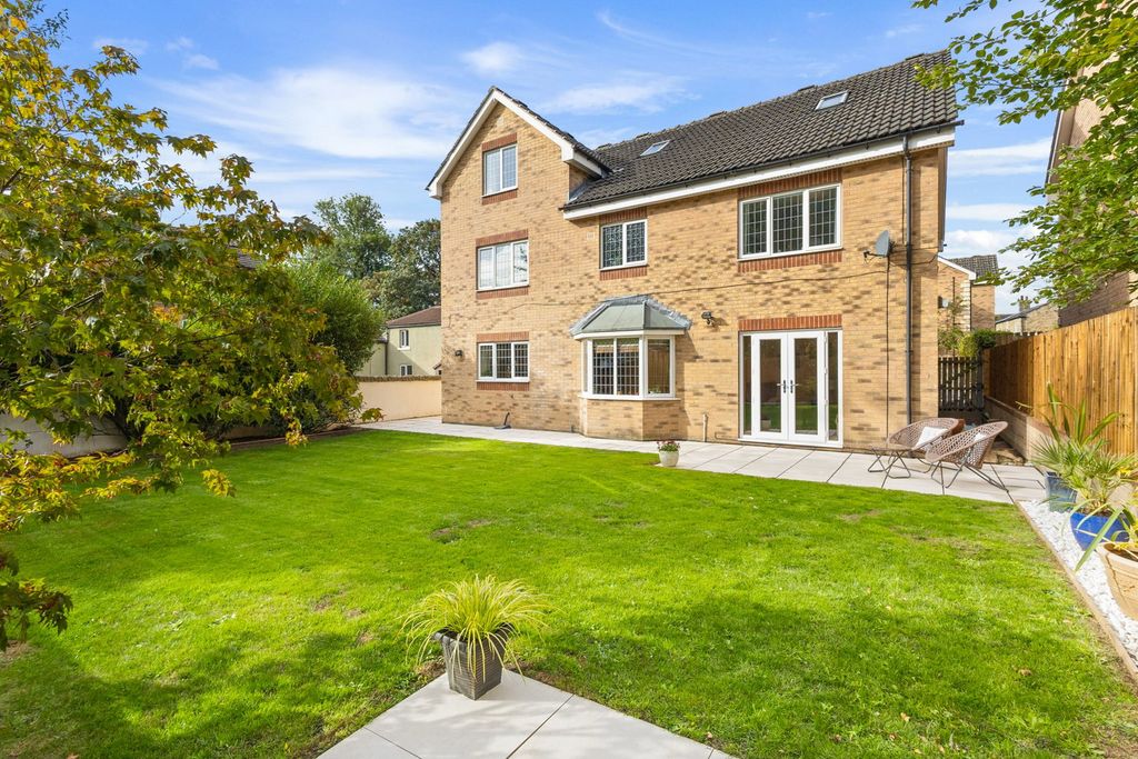 Property photo 3 of 42