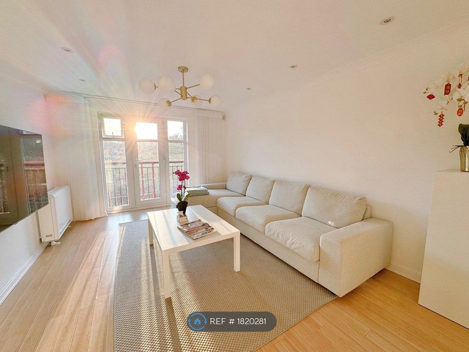 Property photo 1 of 12 Living Room With River View