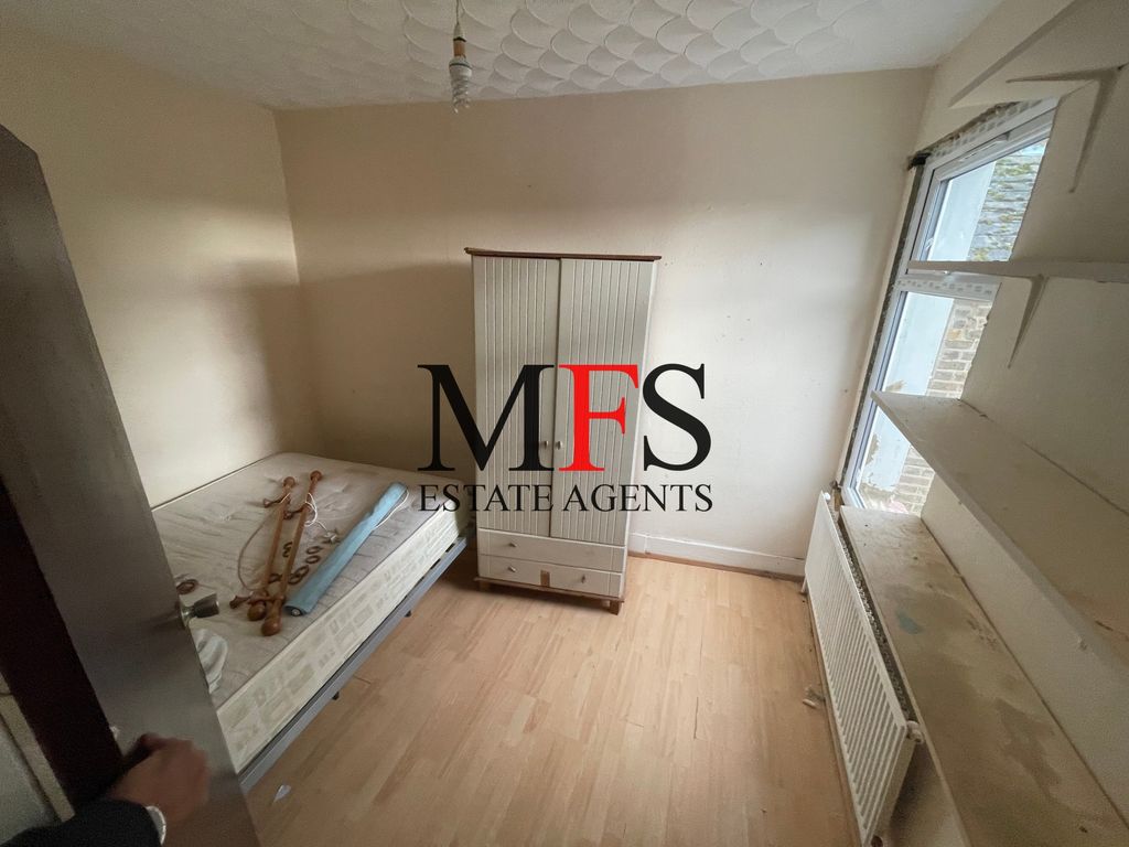 Property photo 1 of 9 Photo 2