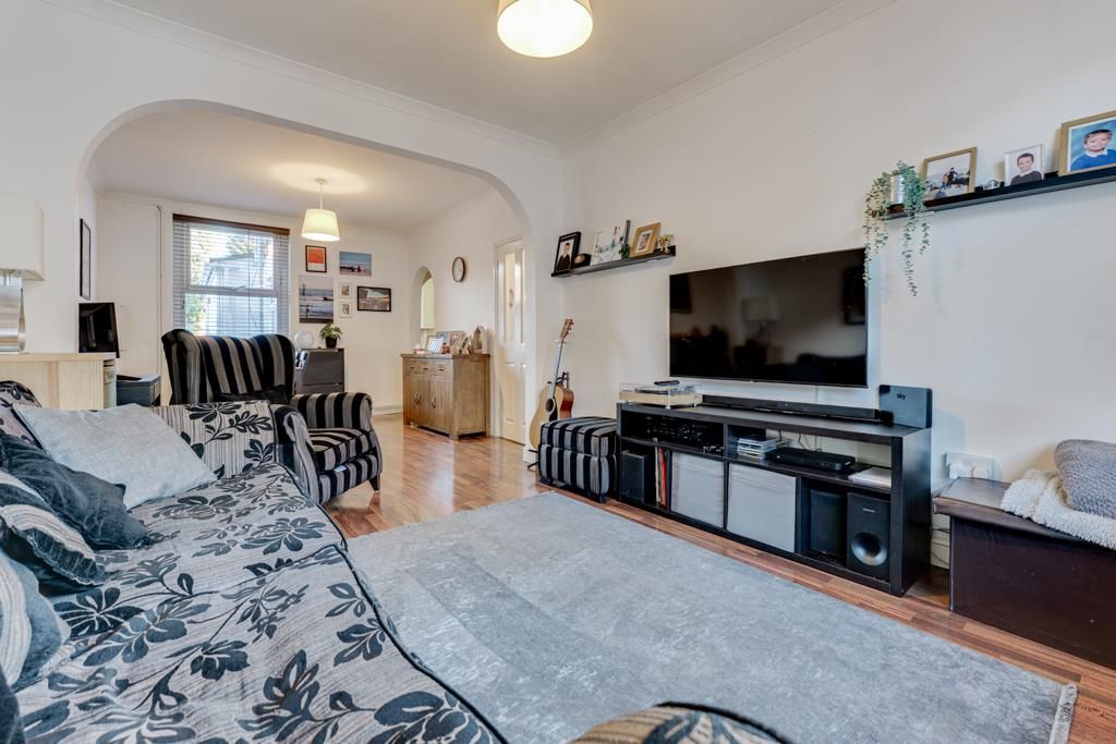 Property photo 3 of 25 46 Clarence Road, Kettering-10.Jpg