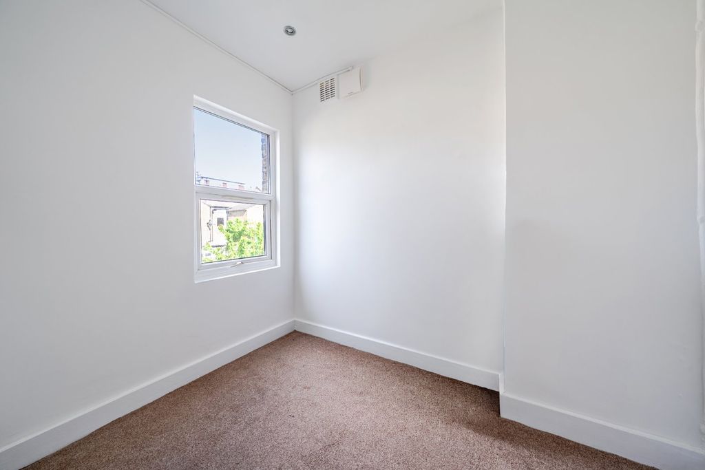 Property photo 2 of 9 Picture No. 11