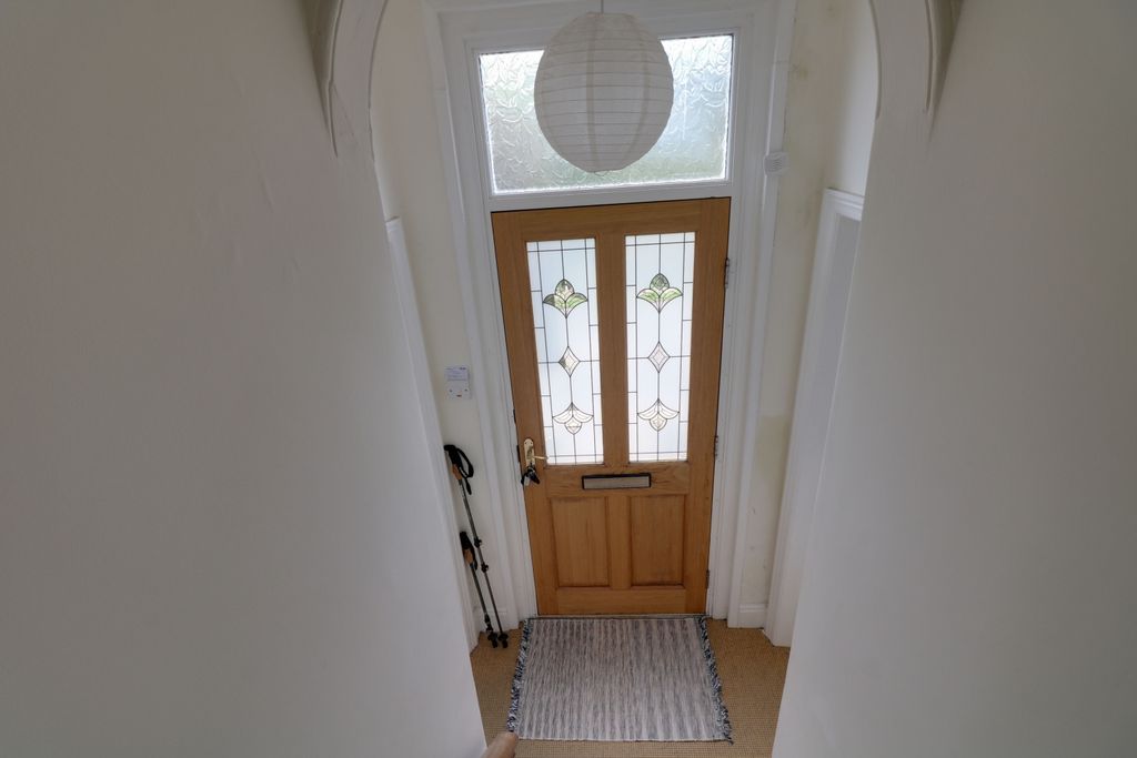 Property photo 2 of 15 414810 - Entrance Hall
