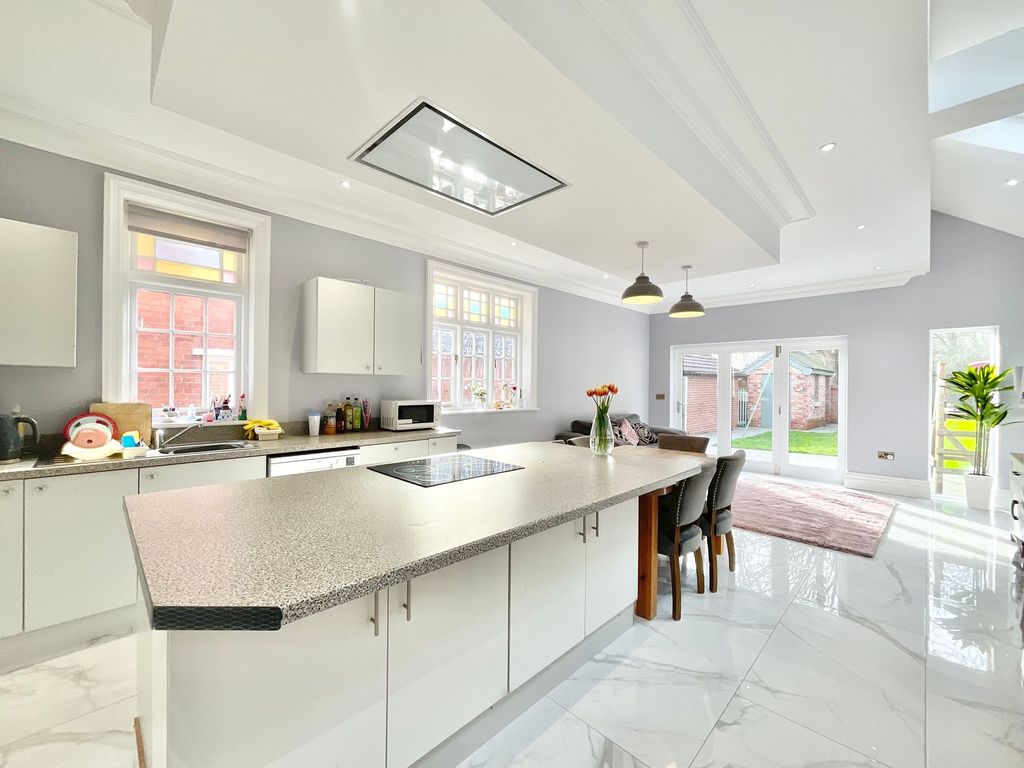 Property photo 3 of 25