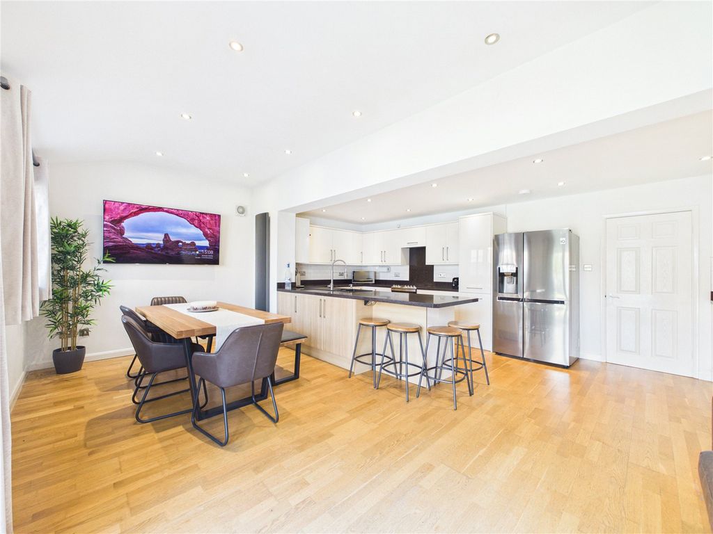 Property photo 3 of 22 Picture No. 06