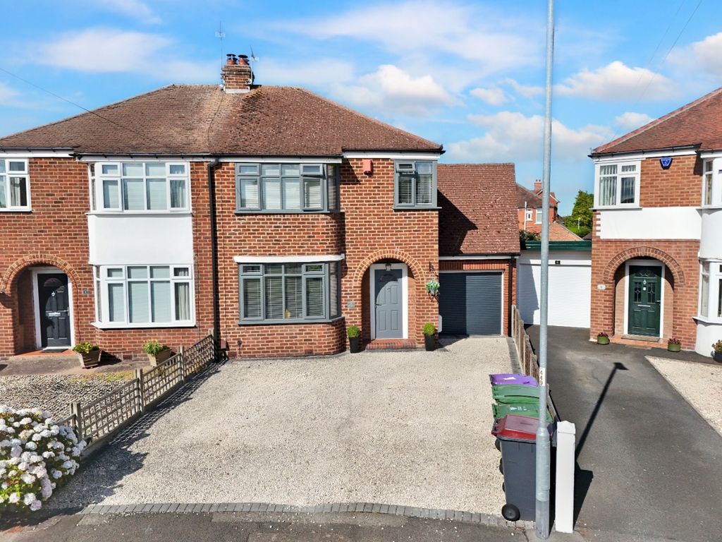 Property photo 1 of 32 3889901