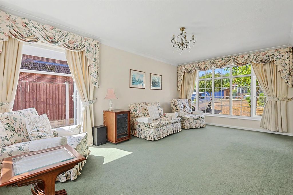 Property photo 3 of 28