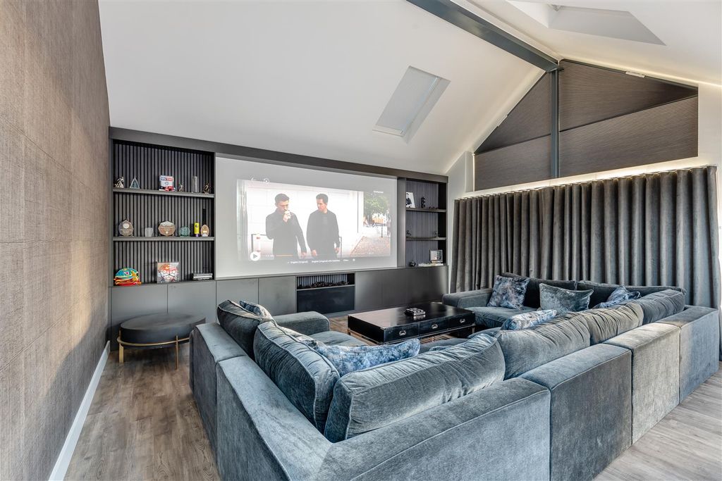 Property photo 2 of 27 8578909-Interior29.Jpg