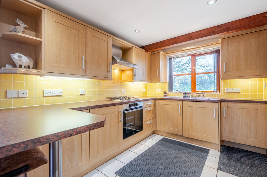 Property photo 3 of 7 1409403-9-698B005...