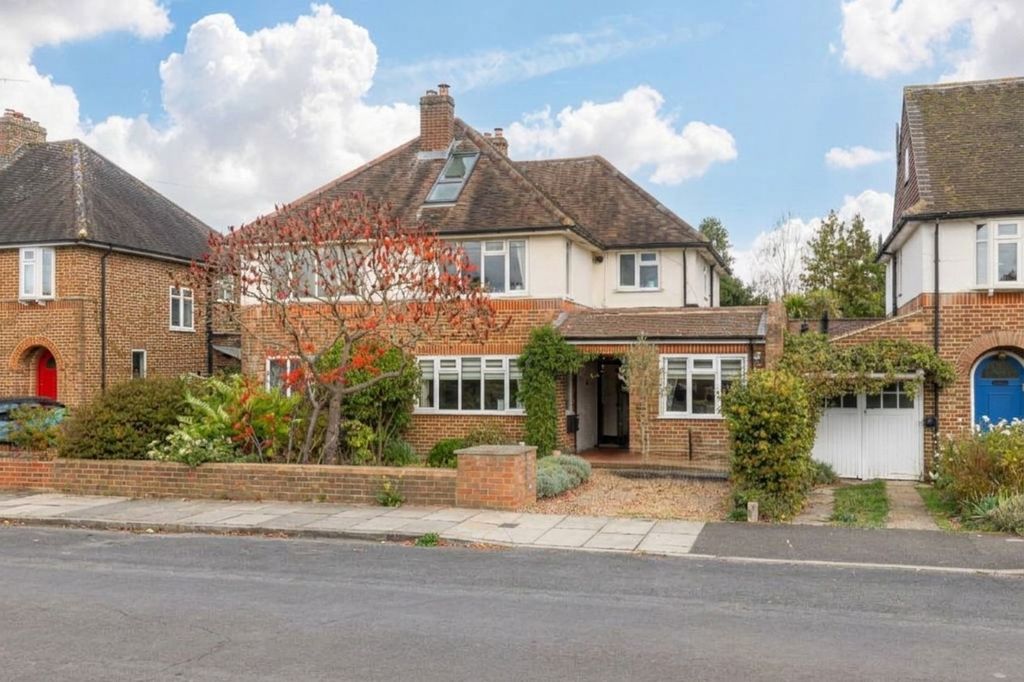 Property photo 1 of 10 5704160