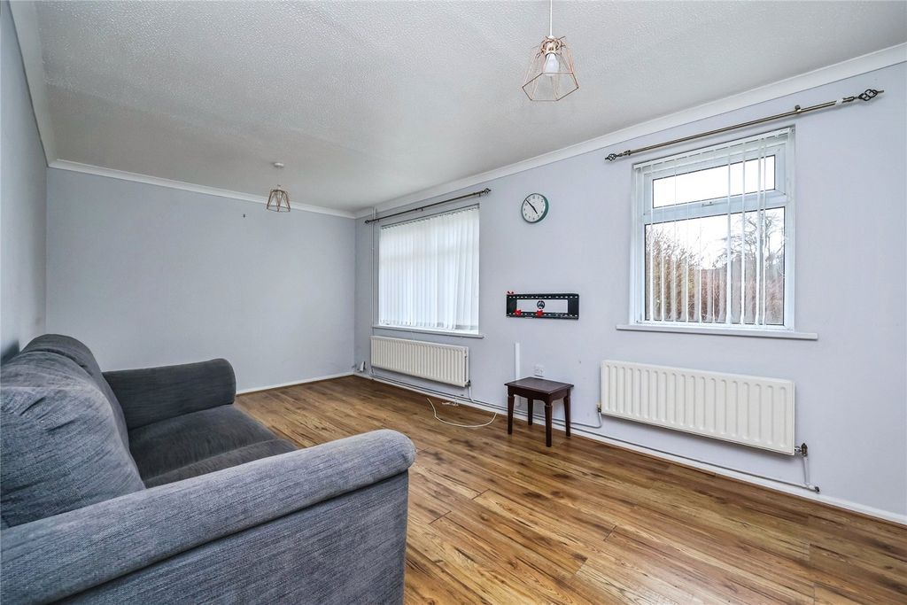 Property photo 3 of 14 Lounge