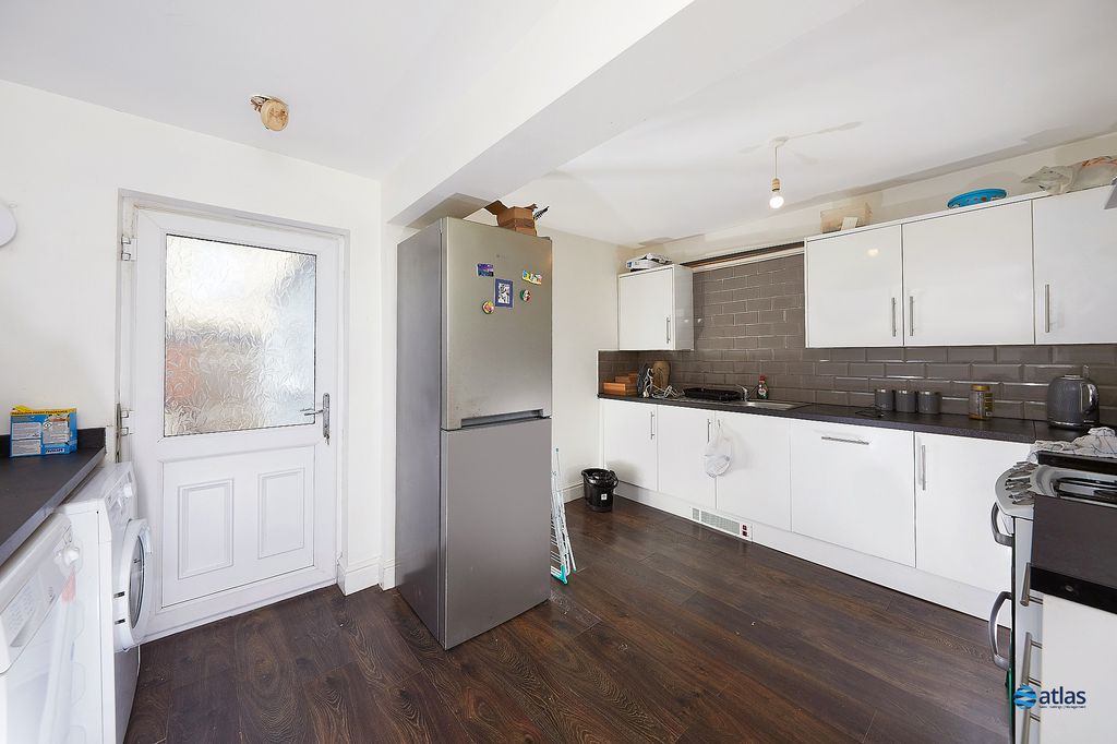 Property photo 2 of 14 Kitchen