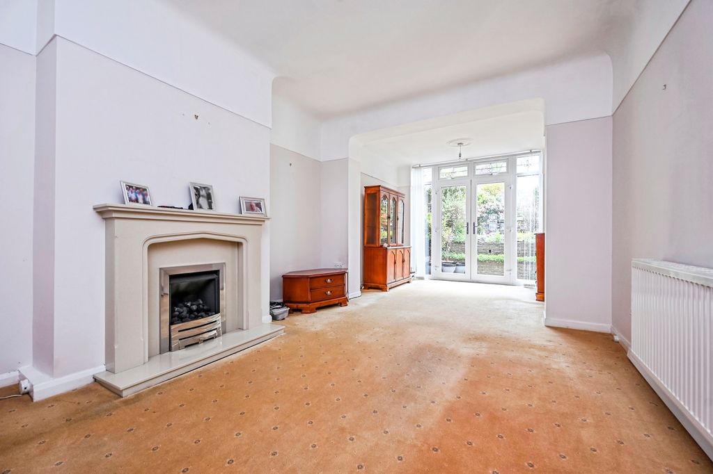 Property photo 2 of 17 Photo
