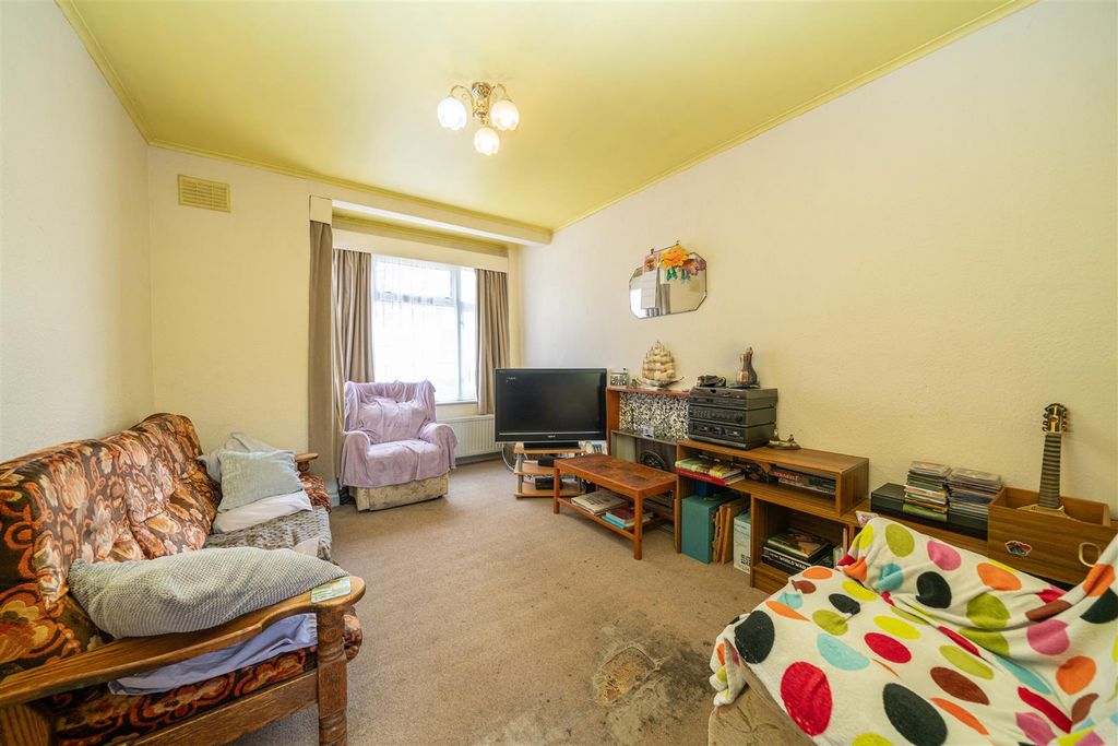 Property photo 2 of 13 13-Crawford-Road-7552.Jpg