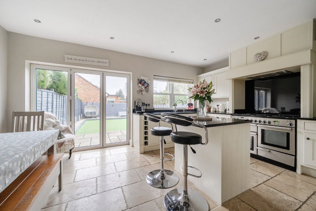 Property photo 3 of 18 Kitchen/Dining