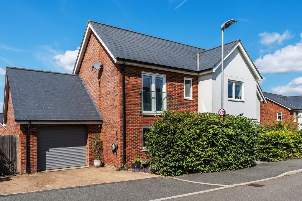 Property photo 1 of 32