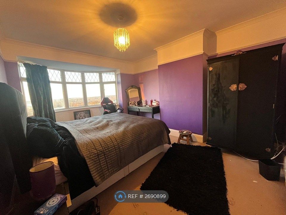 Property photo 1 of 6 Bedroom