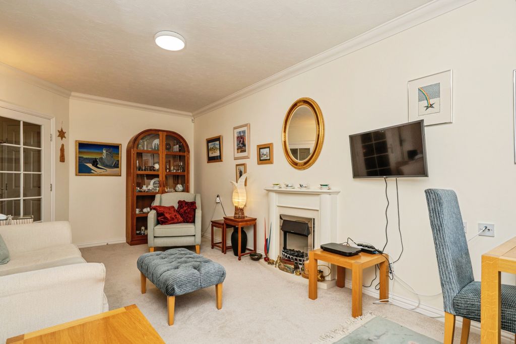 Property photo 3 of 12 Lounge Second Angle