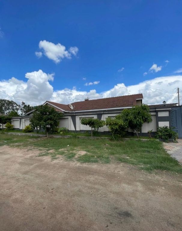 Property photo 2 of 8