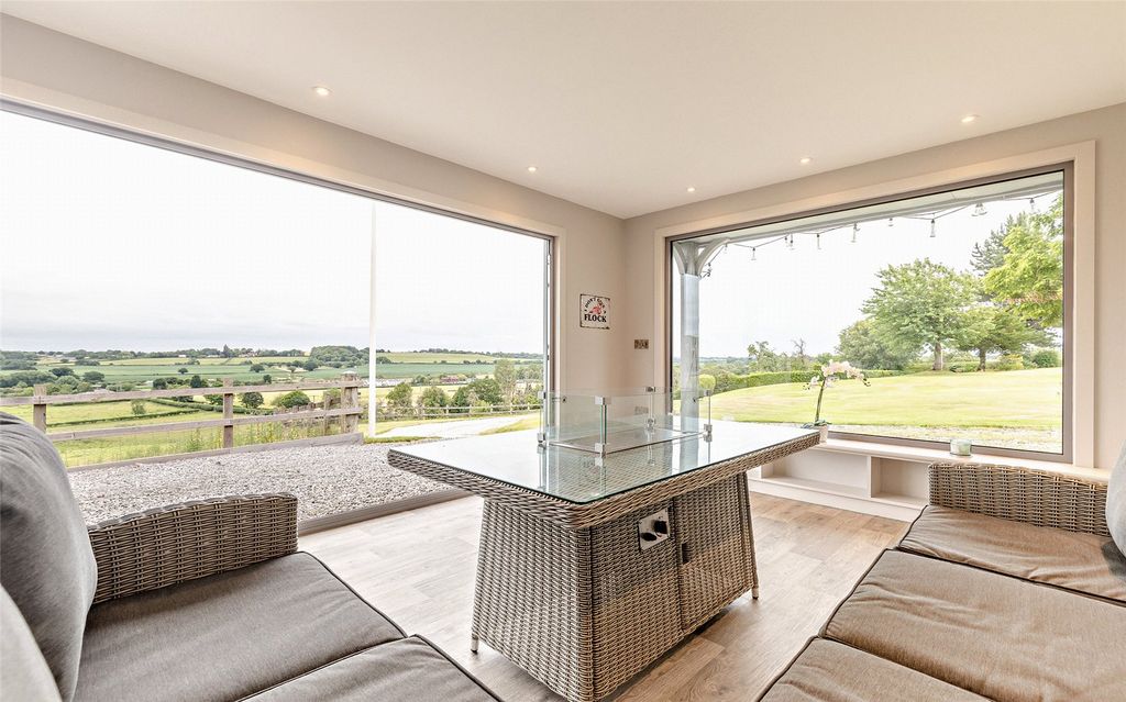 Property photo 3 of 44 Garden Room