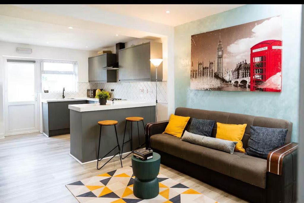 Property photo 3 of 20 3ee01090-3375-48Ac-A0B6-0Fccb3c2d58E