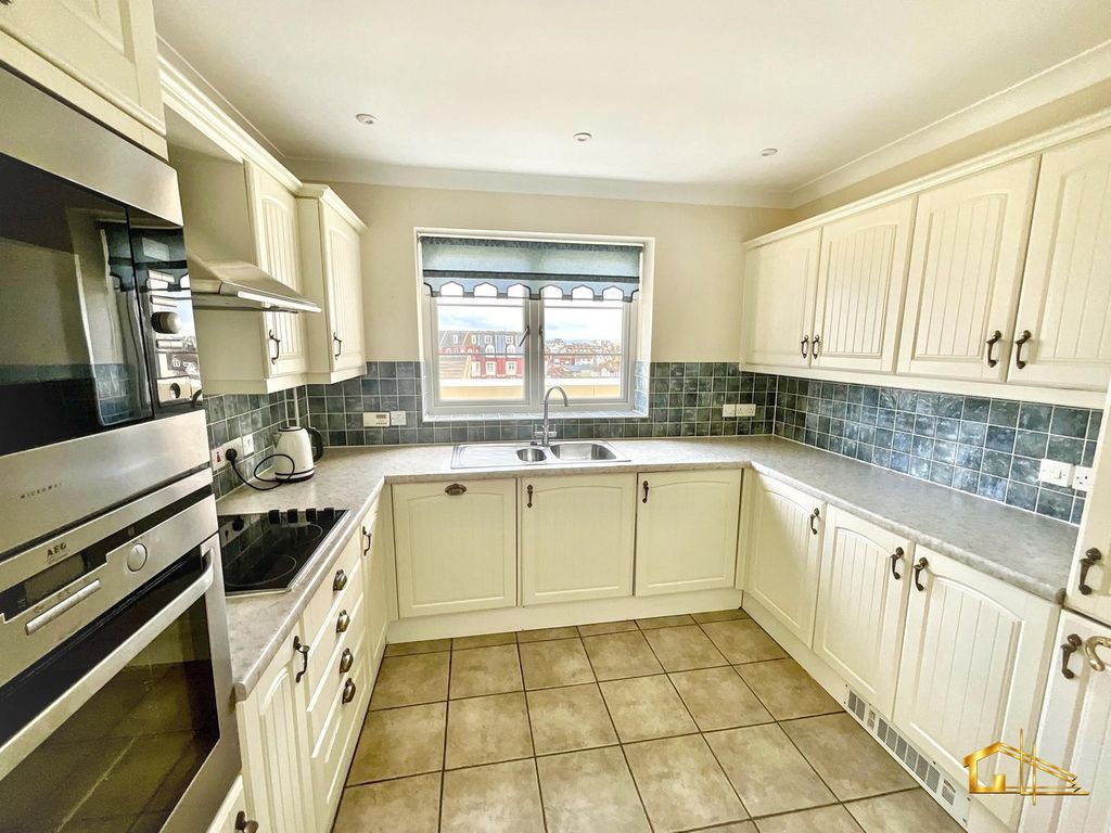 Additional image 5 of 3 bed flat for sale22 Bedford Avenue, Bexhill-On-Sea TN40