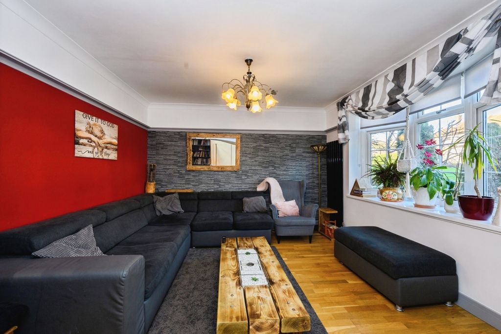 Property photo 3 of 23 Pbox-Img.Jpg