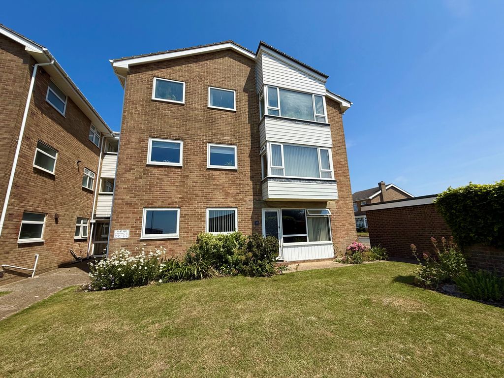 Property photo 1 of 20 17 The Martlets Front