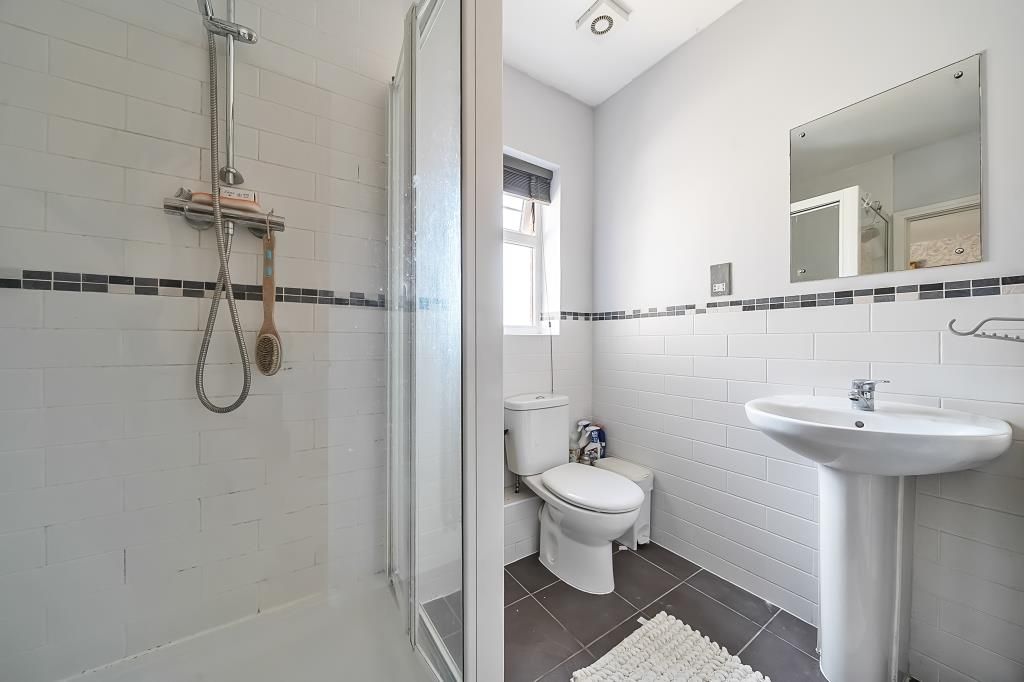 Property photo 2 of 20 Bathroom