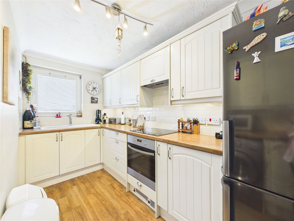 Property photo 3 of 27 Picture No. 17