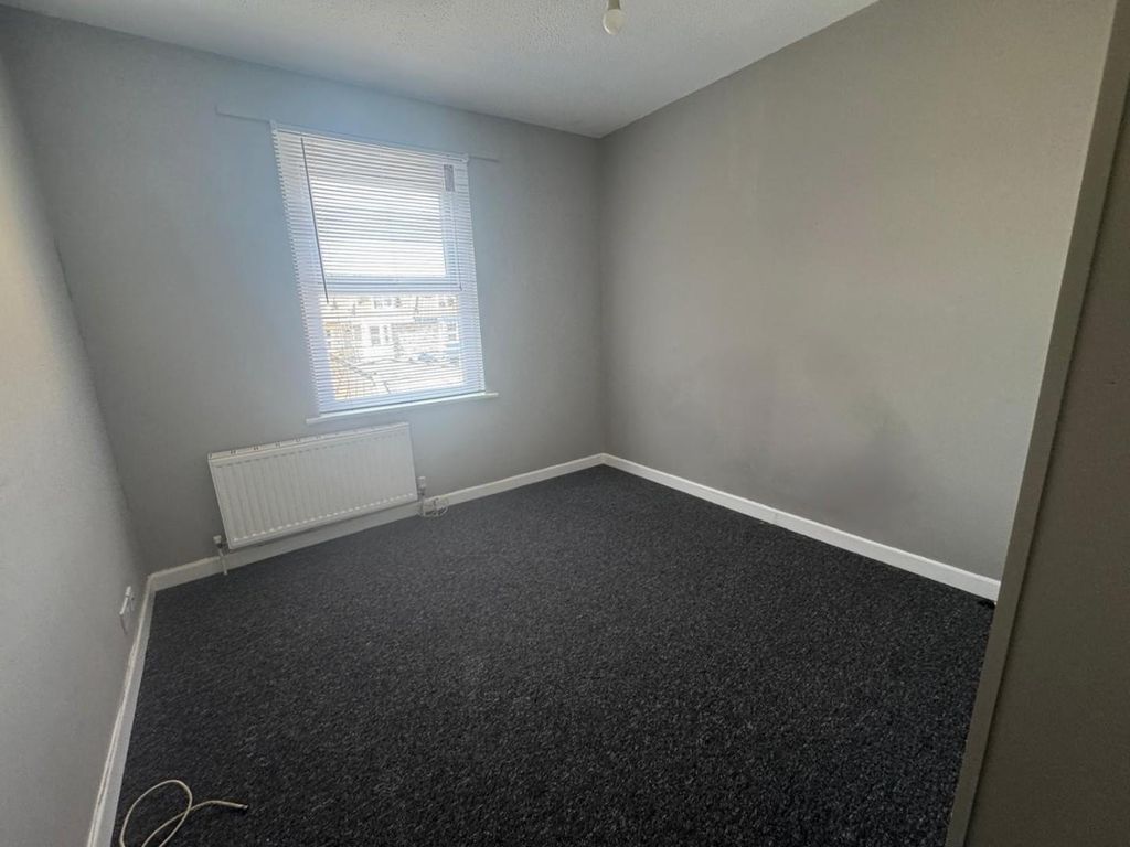 Property photo 2 of 7 Bedroom.Jpeg