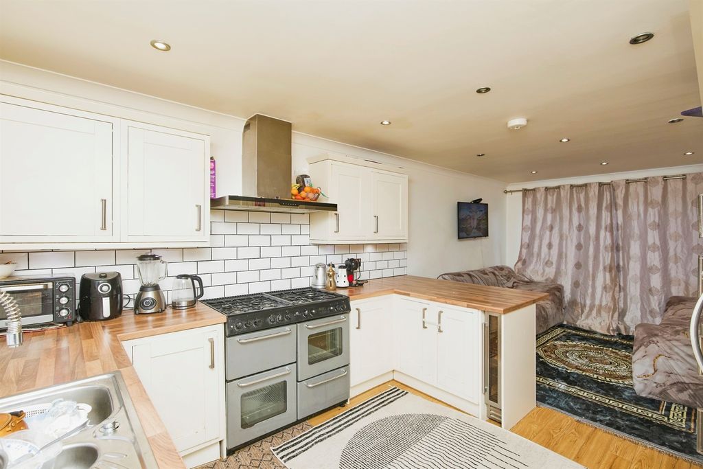 Property photo 2 of 18