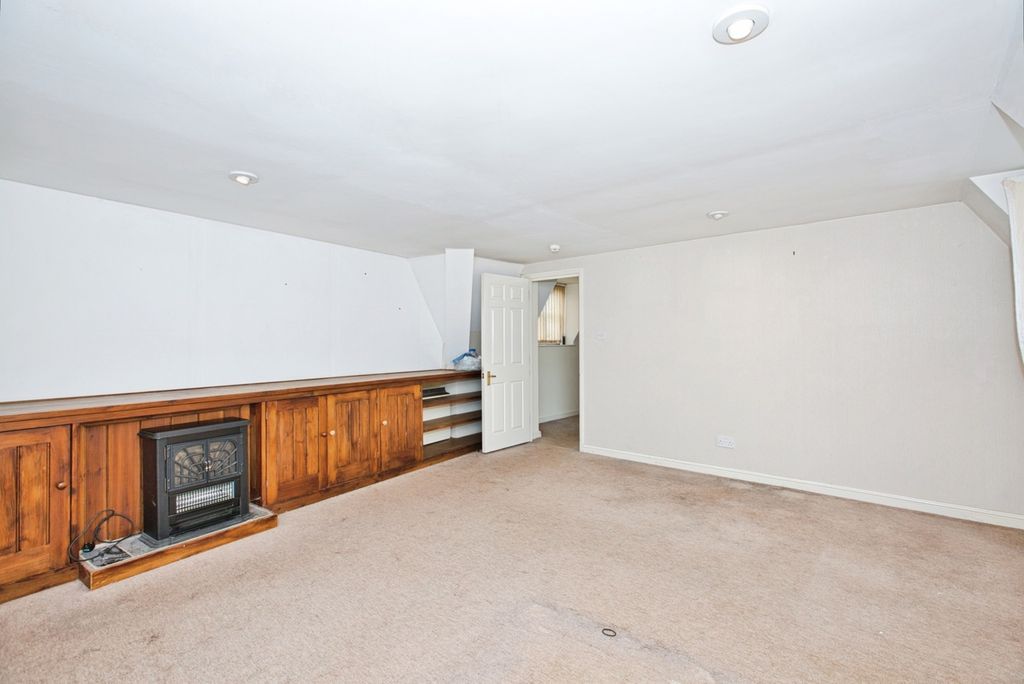 Property photo 3 of 17 Photo