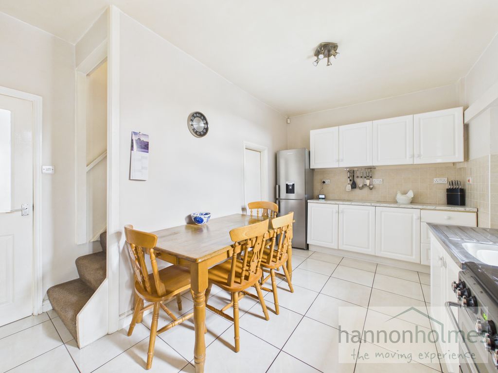 Property photo 3 of 17 Cam05283G0-Pr0214-Still006