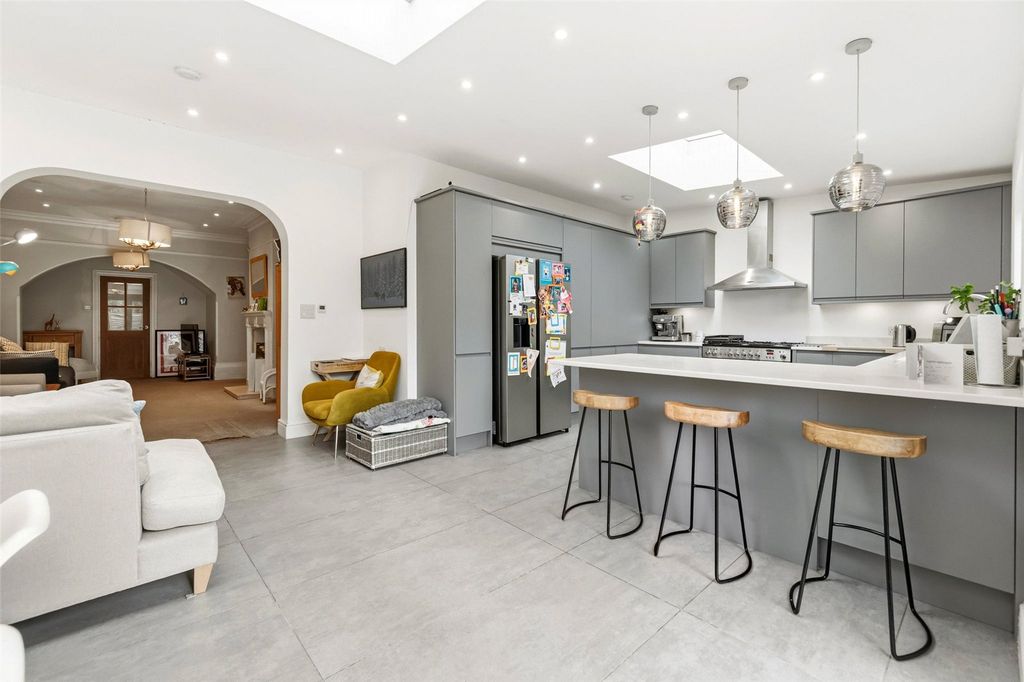 Additional image 6 of 3 bed maisonette for saleBroad Lane, Hampton TW12