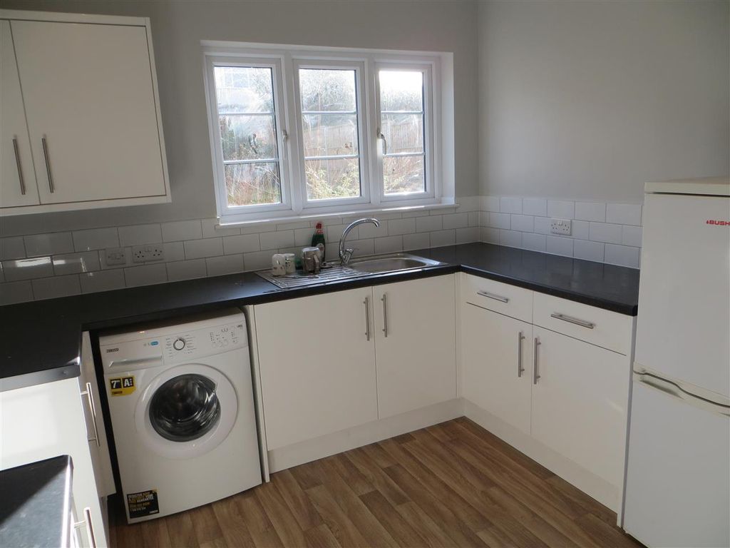 Property photo 3 of 13 Kitchen