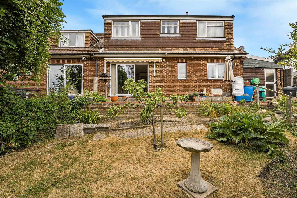 Property photo 2 of 31 Rear Garden