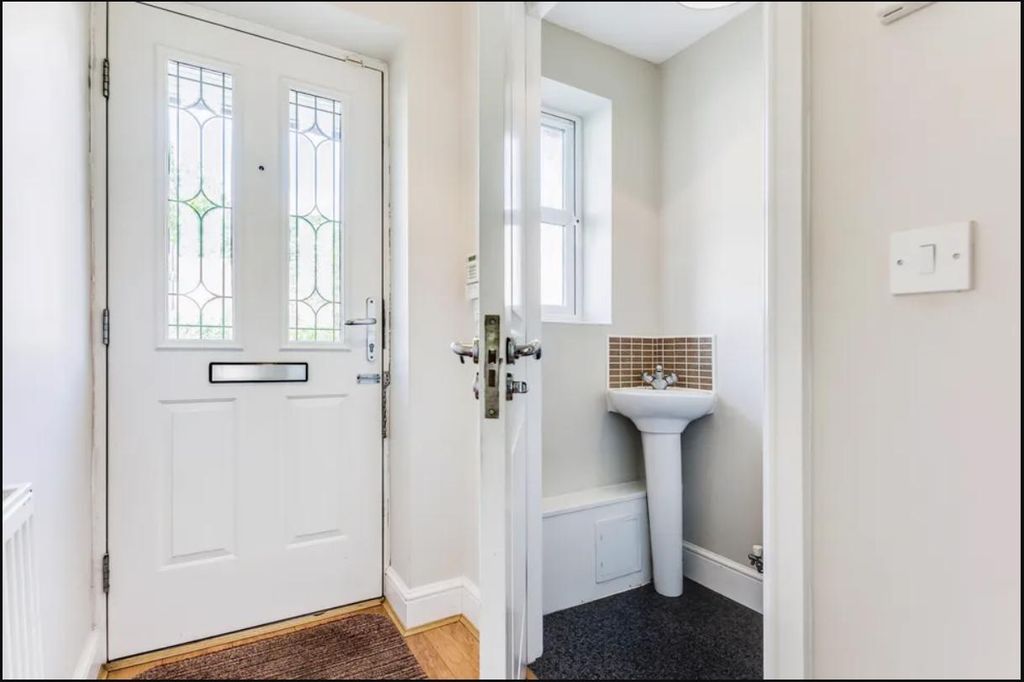 Property photo 2 of 8 Entrance