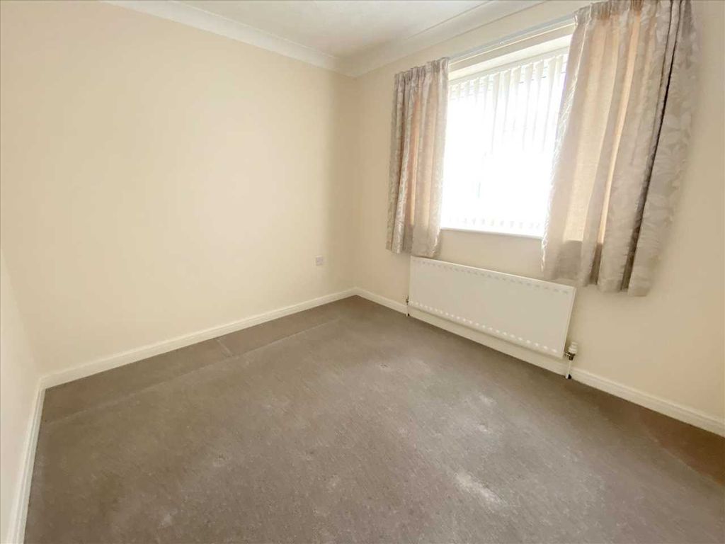 Property photo 3 of 10 Dining Area:
