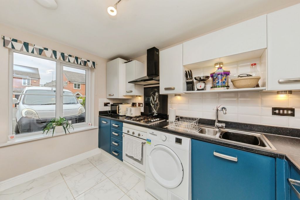 Property photo 3 of 17 Photo