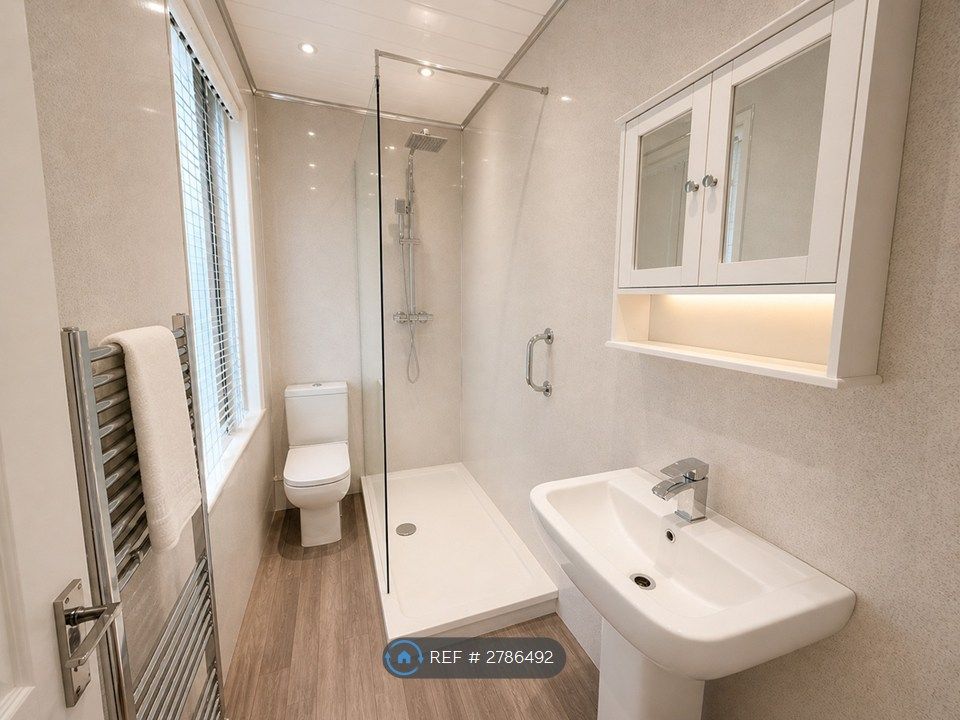 Property photo 2 of 24 Room 2's Ensuite