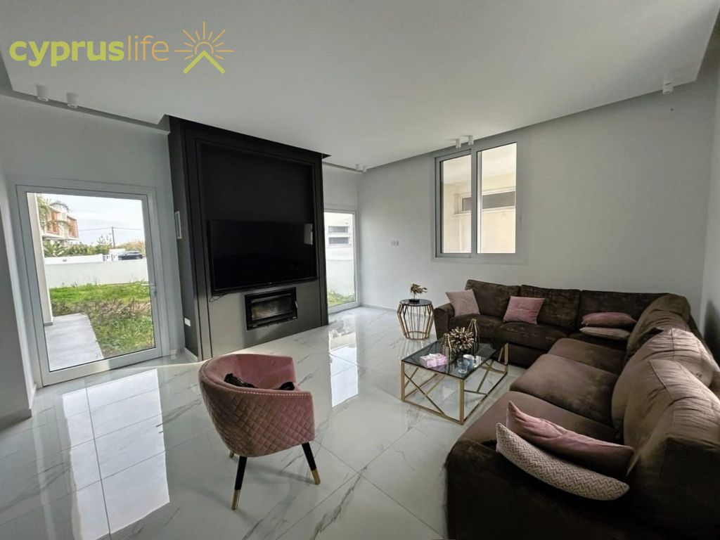 Property photo 3 of 18