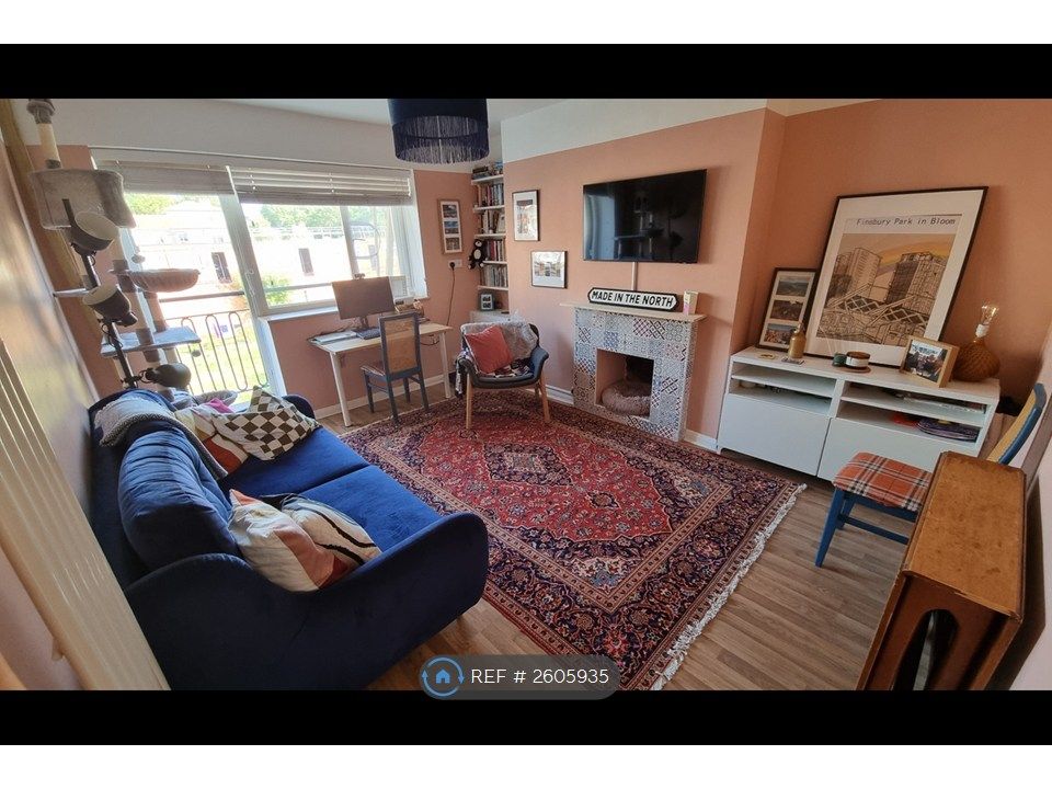 Property photo 3 of 11 Living Room
