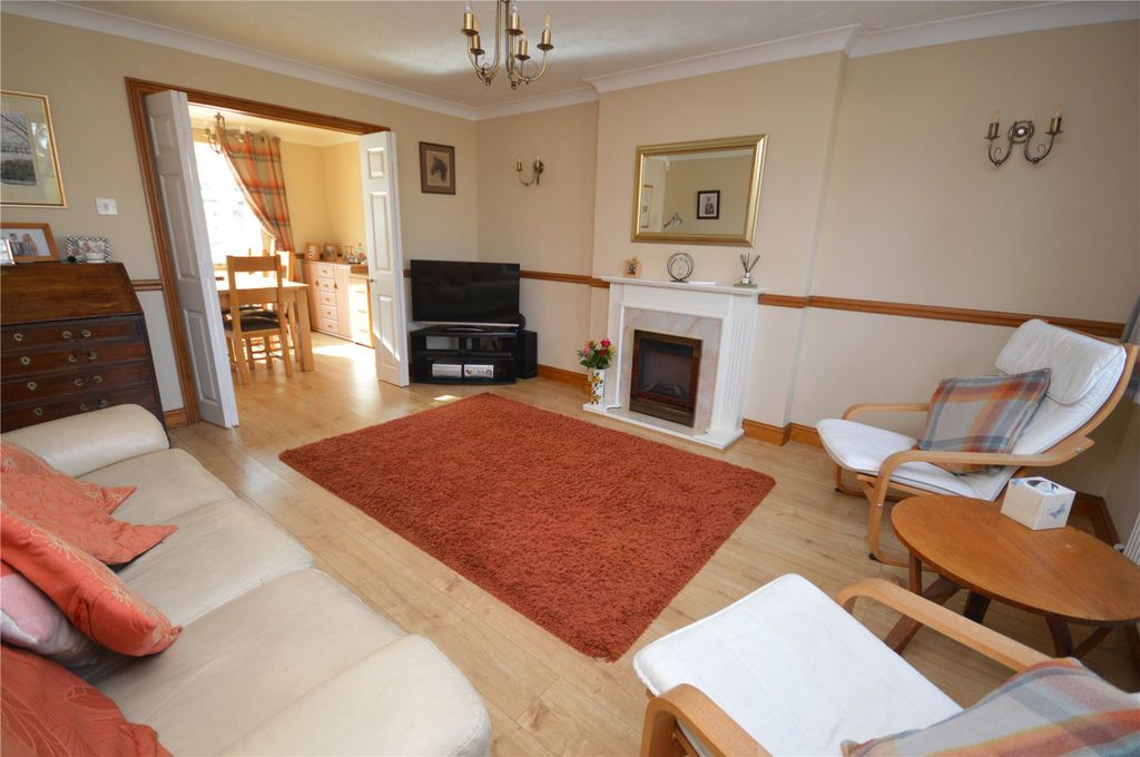 Property photo 2 of 25 Sitting Room