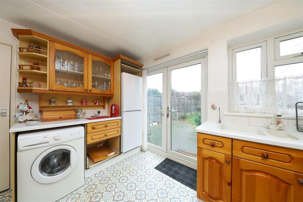 Property photo 3 of 13 Kitchen