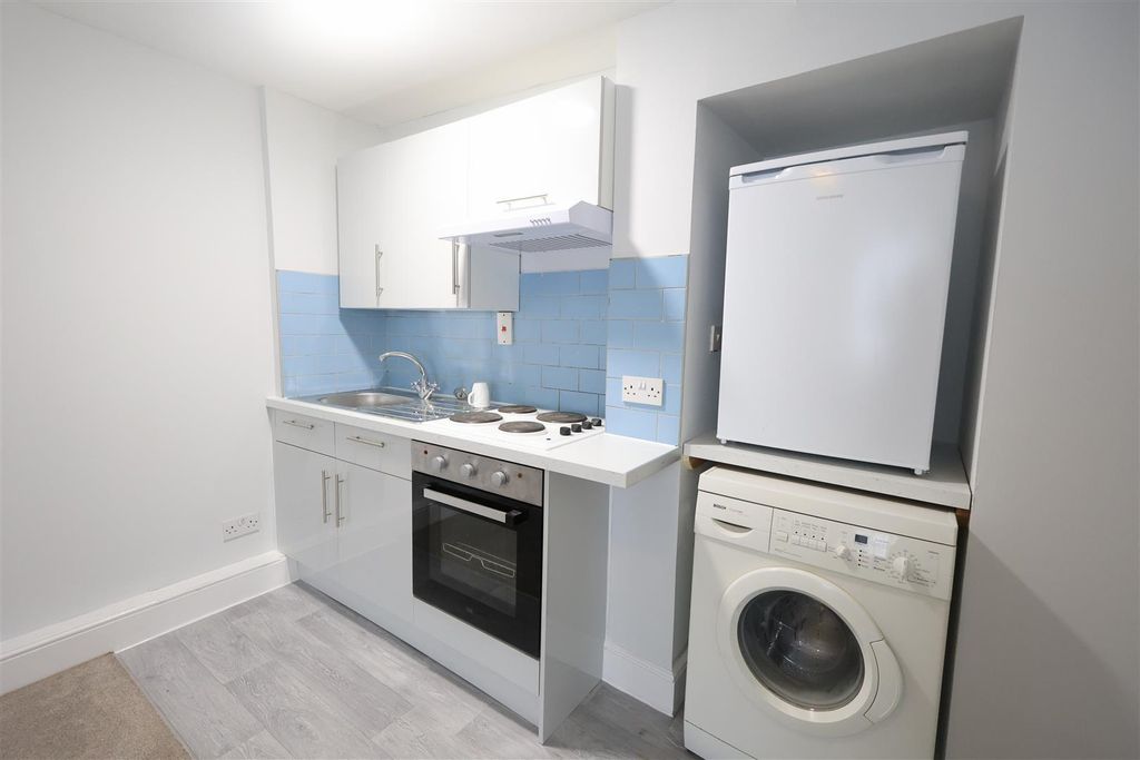 Property photo 2 of 7 Kitchen