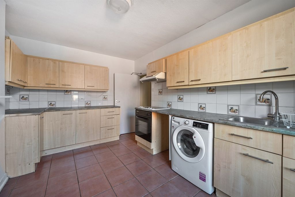 Property photo 2 of 9 Kitchen