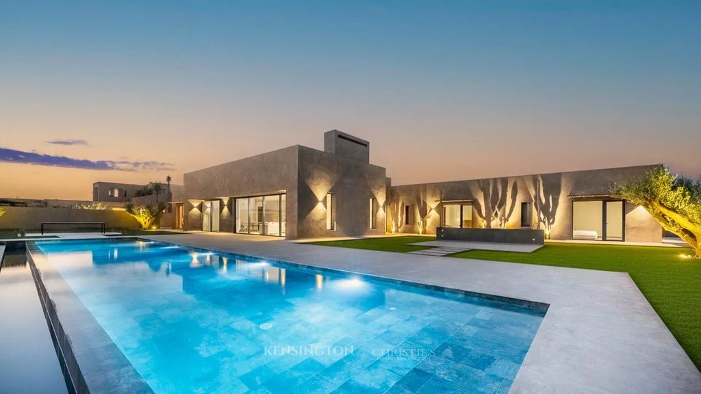 Property photo 2 of 44