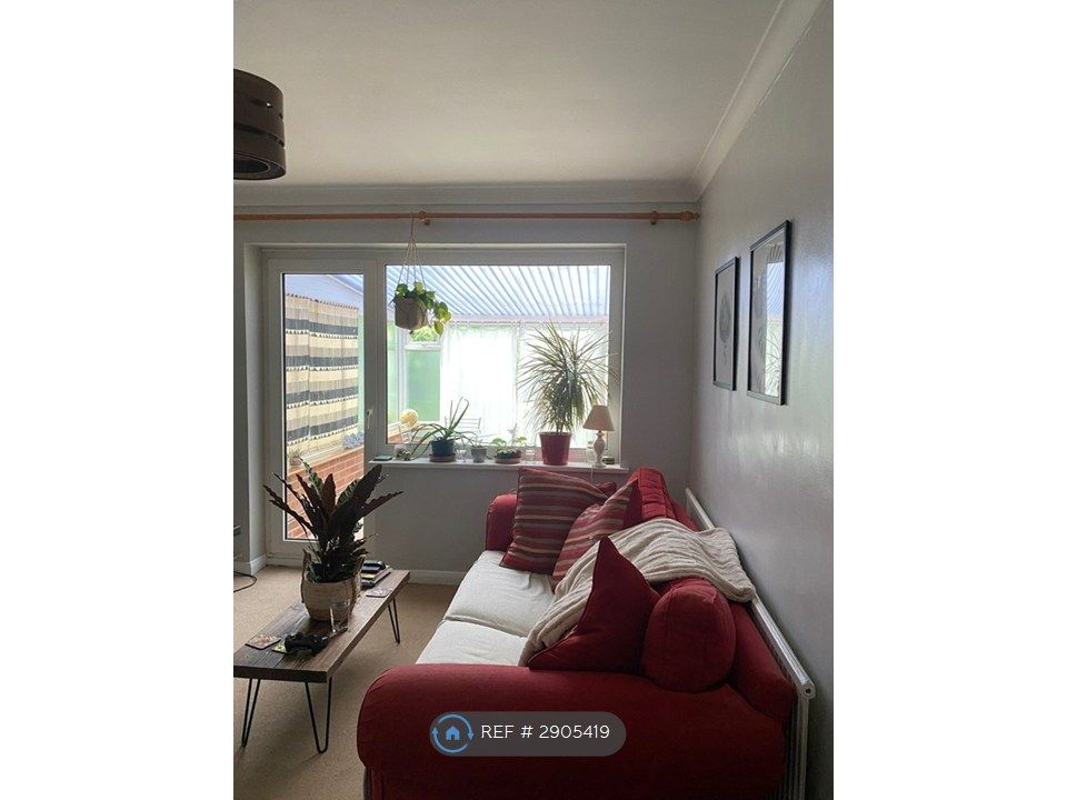 Property photo 2 of 11 Living Room