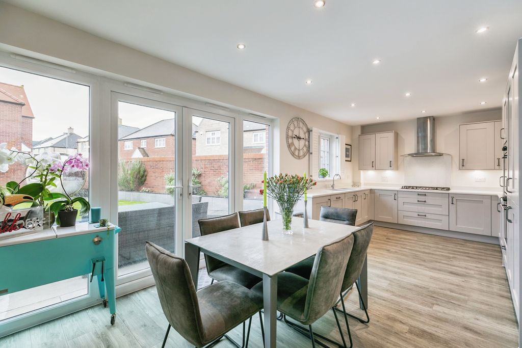 Property photo 1 of 20 Kitchen Diner