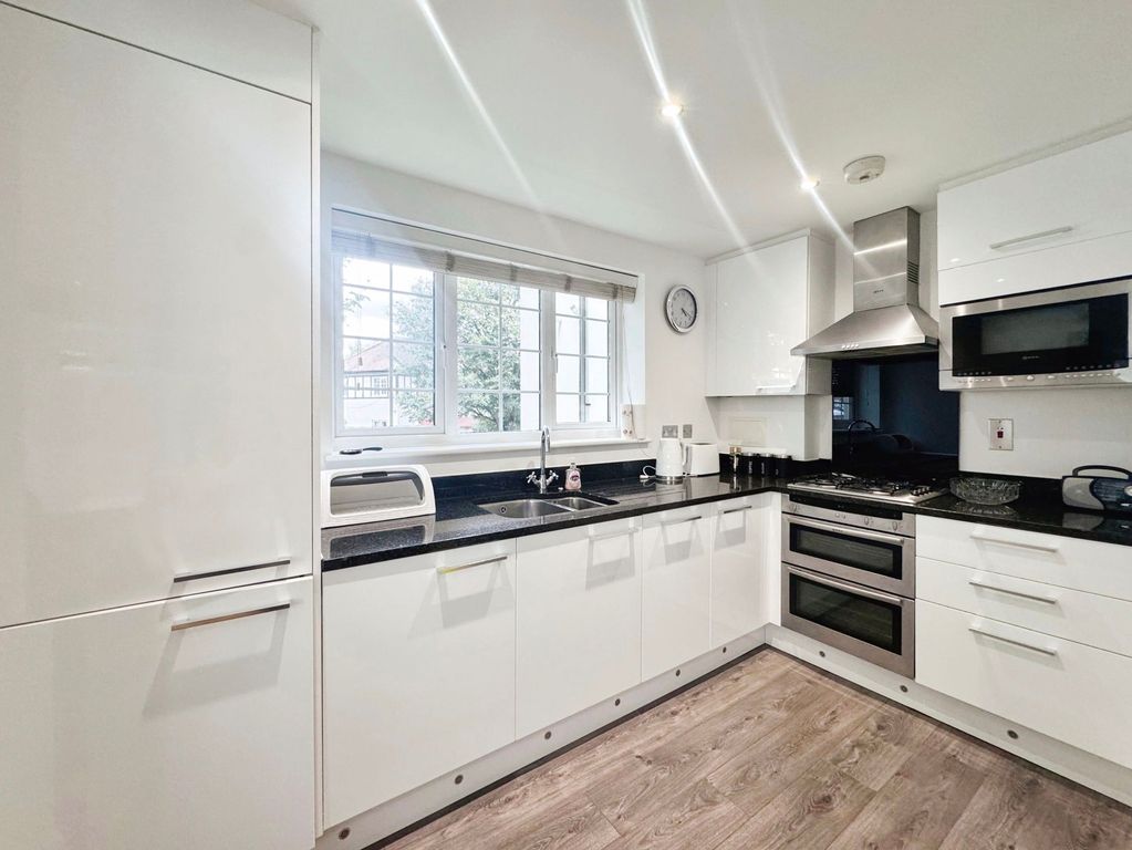 Property photo 3 of 13 Kitchen